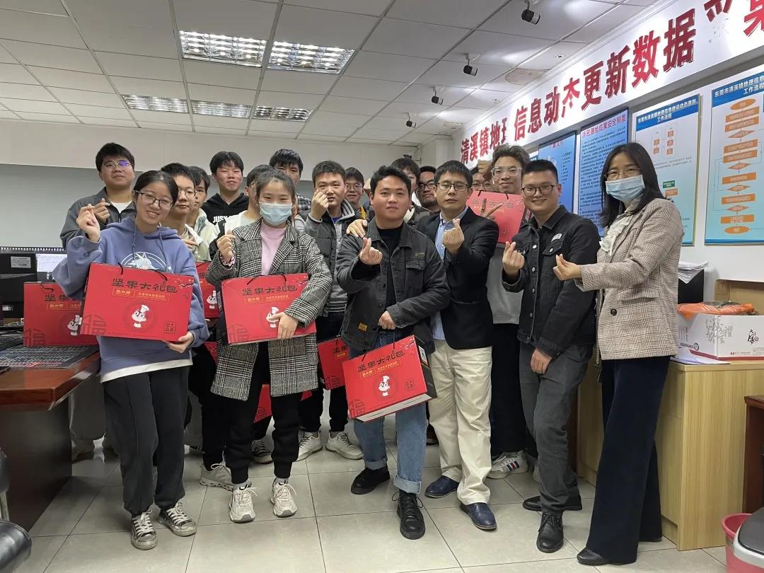 走访慰问，，，年货上门，，，15vip太阳集团集团多项行动确保项目部员工“就地”过好年！