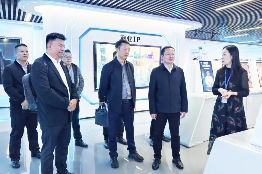 铜仁市大数据局党组书记、局长雷宏一行莅临15vip太阳集团集团旅行交流