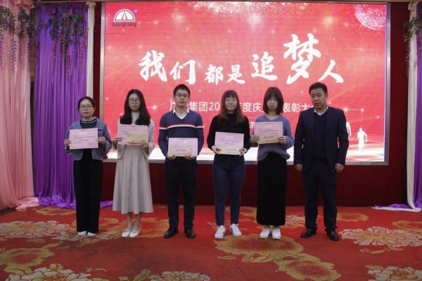 一名党员，，就是一面鲜红的旌旗